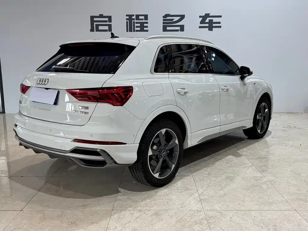 Audi Q3 — фото 10