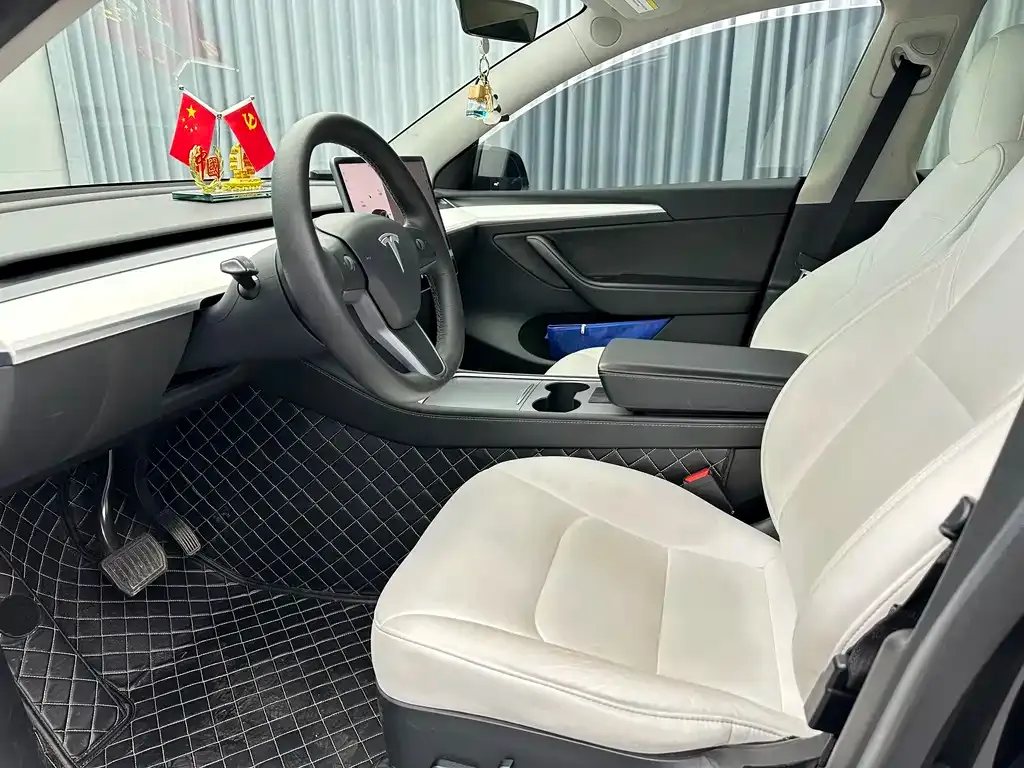 Tesla Model Y — фото 3