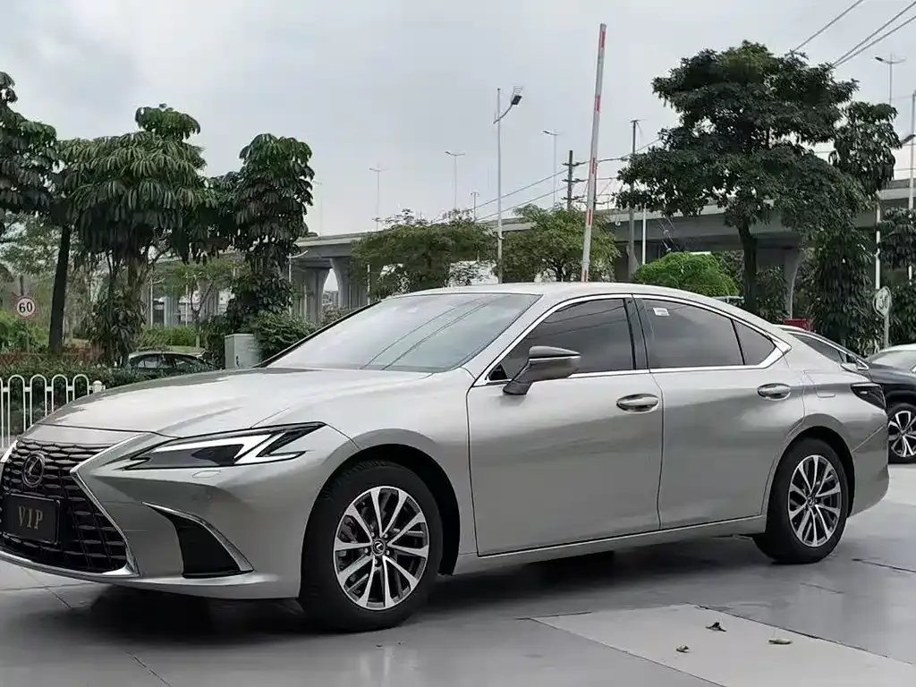 Lexus ES — фото 1