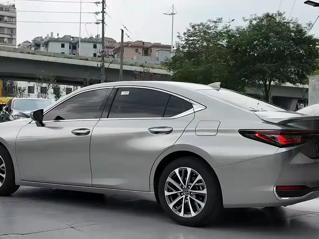 Lexus ES — фото 8
