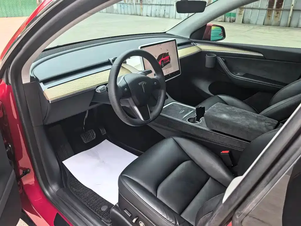 Tesla Model Y — фото 3
