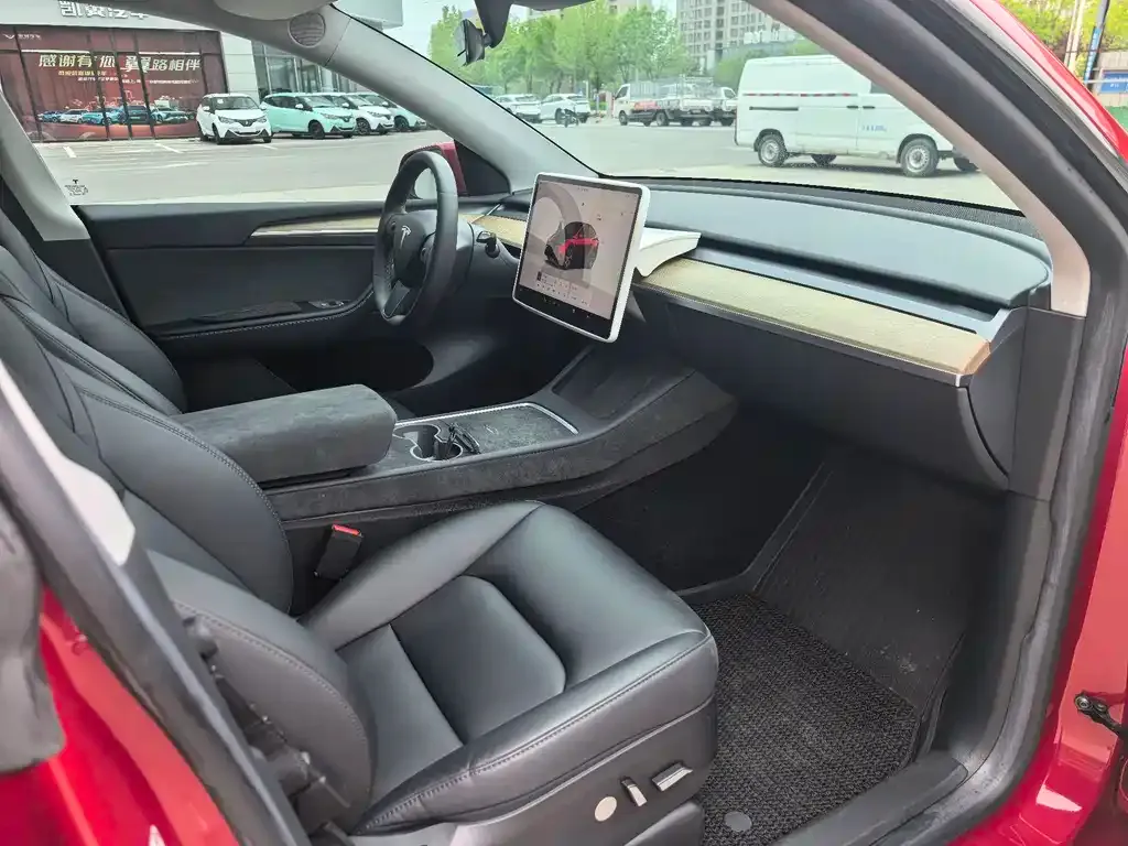 Tesla Model Y — фото 2