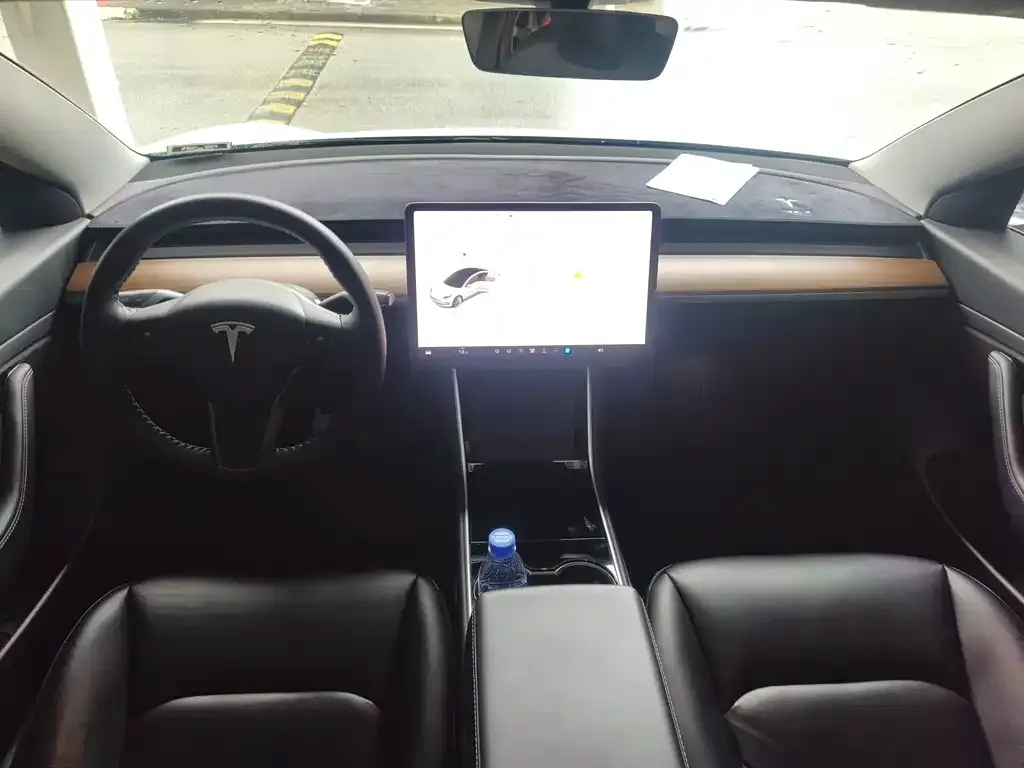 Tesla Model 3 — фото 8