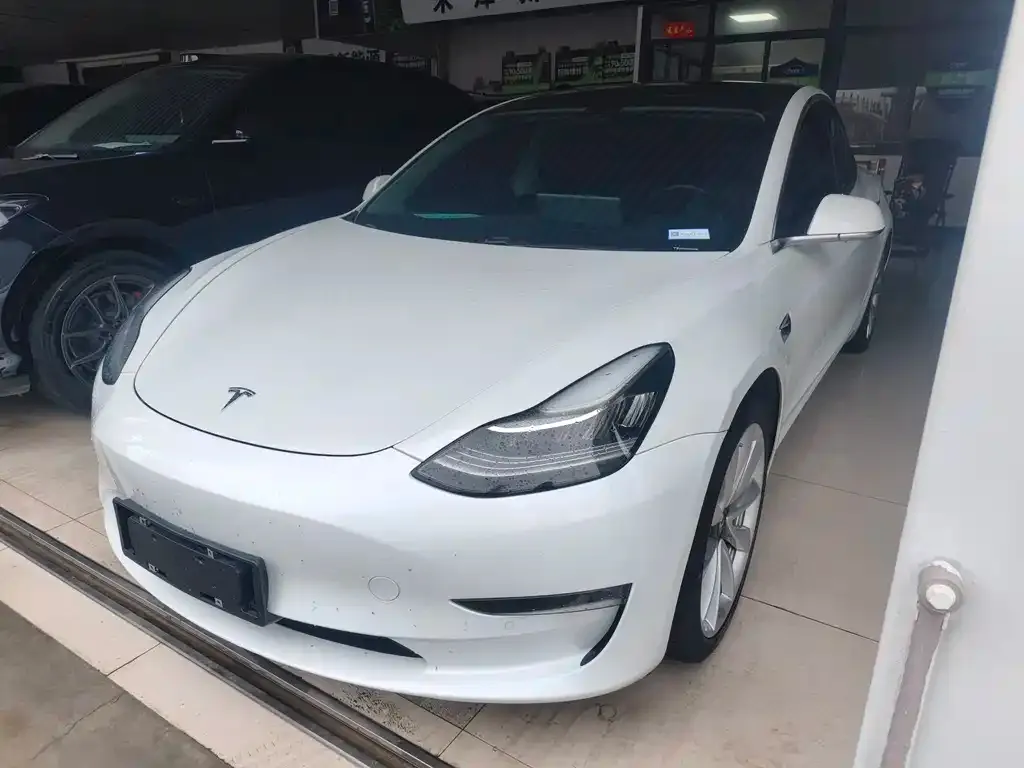 Tesla Model 3 — фото 7