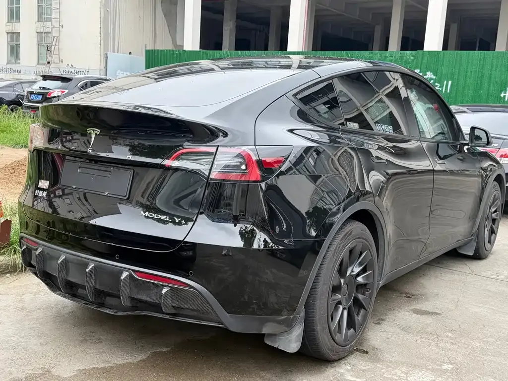 Tesla Model Y — фото 6
