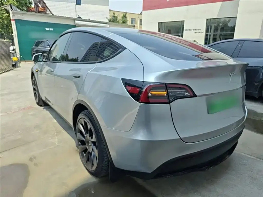 Tesla Model Y — фото 5