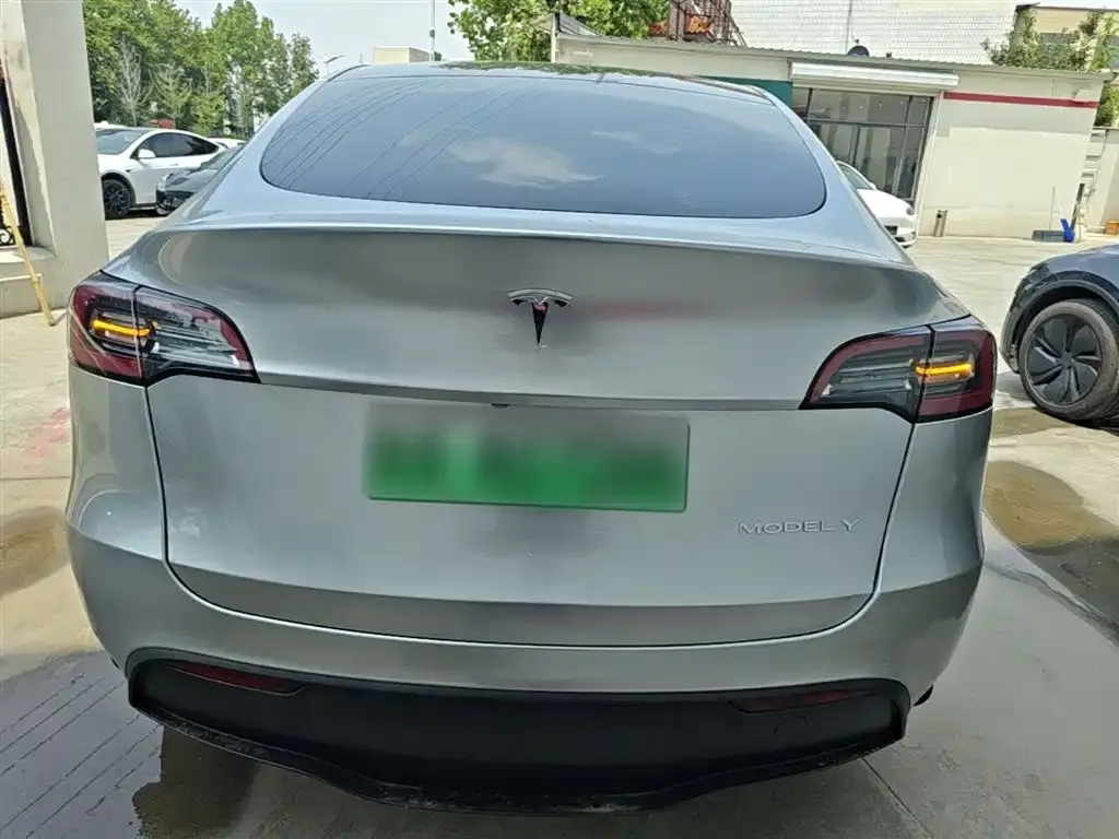 Tesla Model Y — фото 10