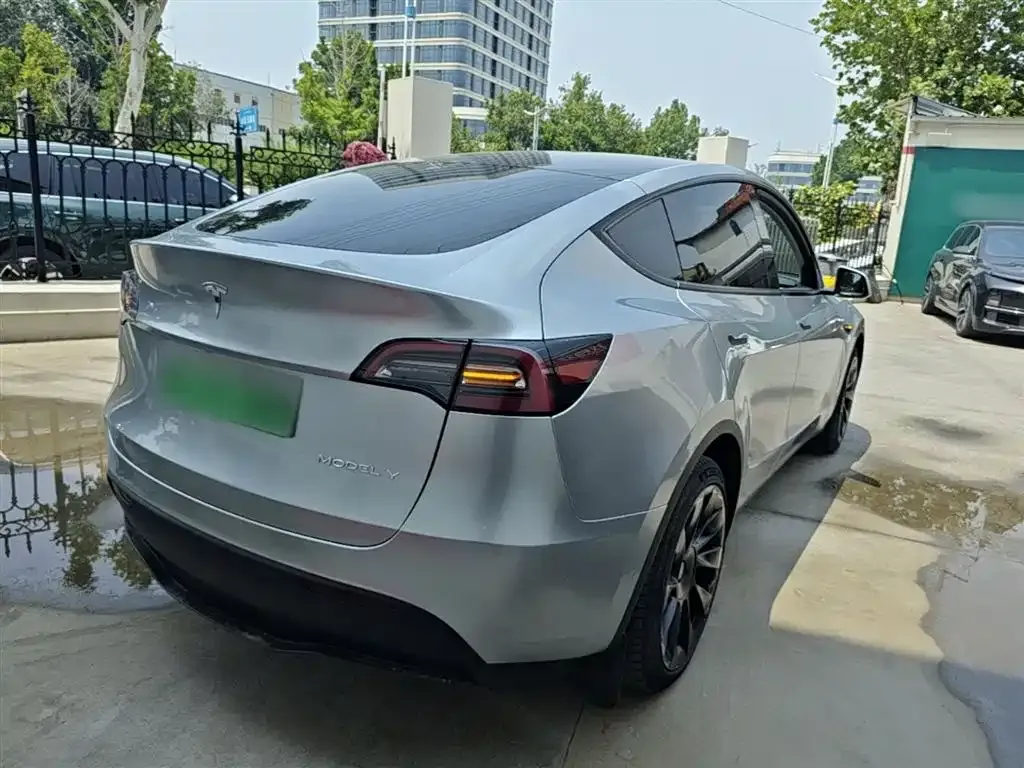 Tesla Model Y — фото 6