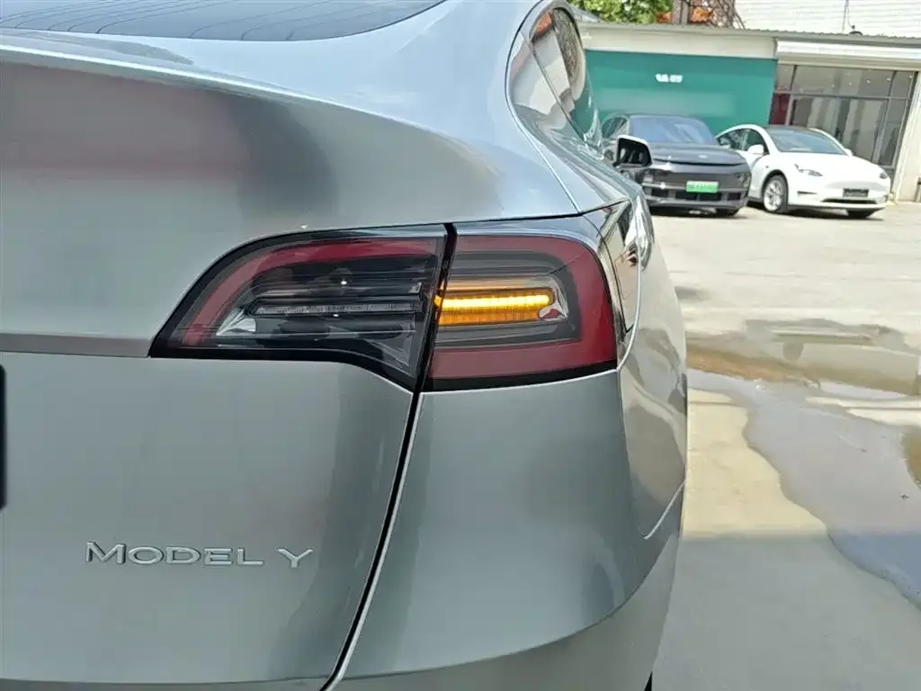 Tesla Model Y — фото 9