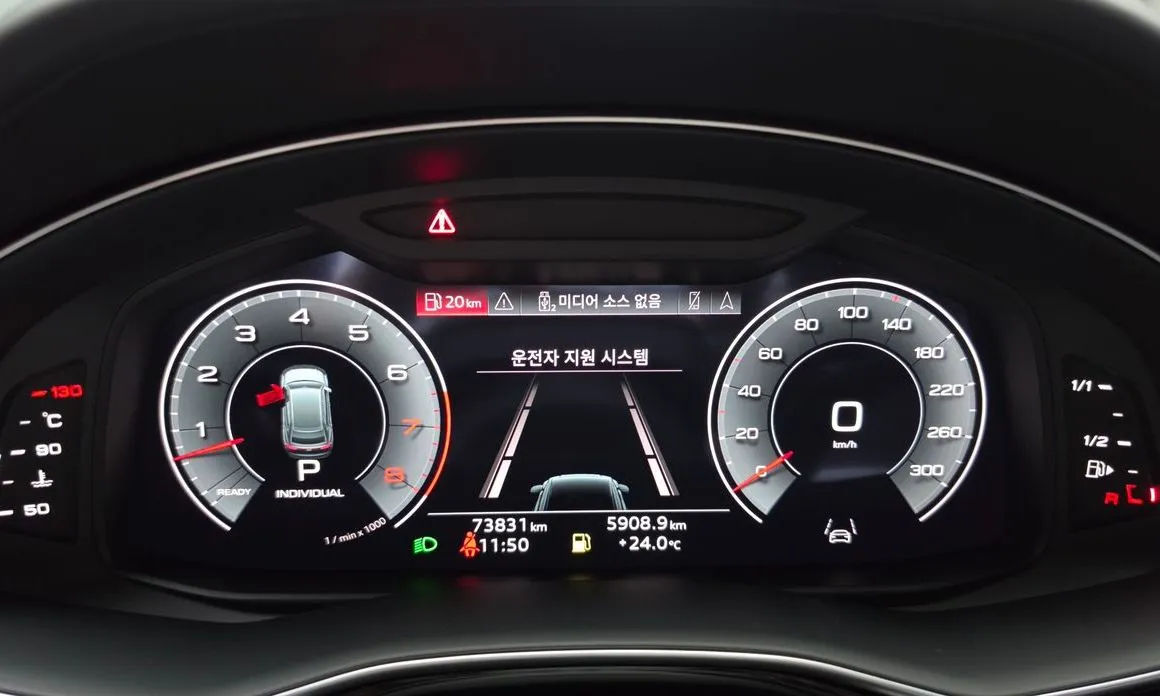 Audi Q8 2023 из KR, фото 10