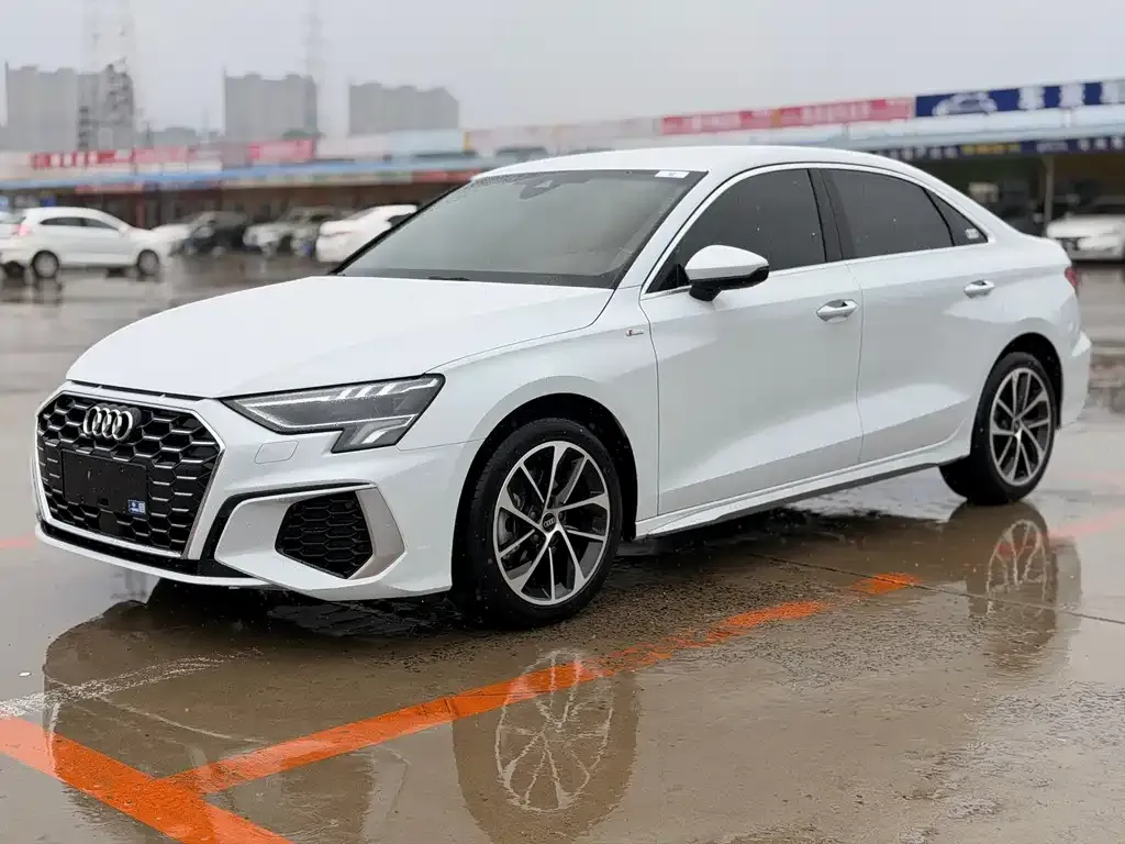 Audi A3 — фото 1