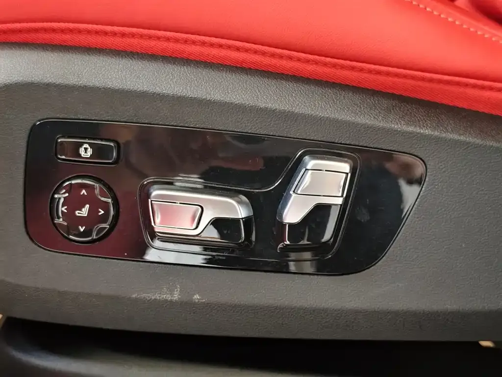 BMW XM 2024 из CN, фото 3