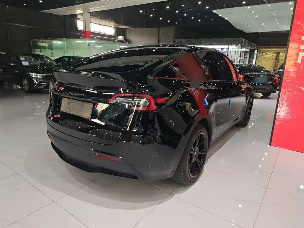 Tesla Model Y — фото 7