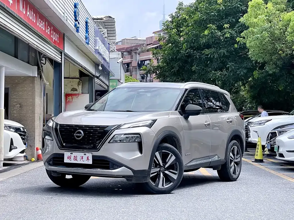 Nissan X-Trail — фото 1