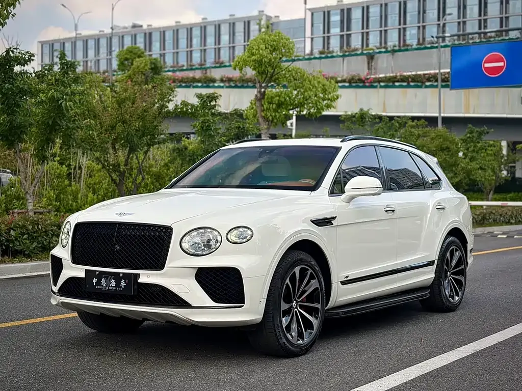 Bentley Bentayga — фото 1