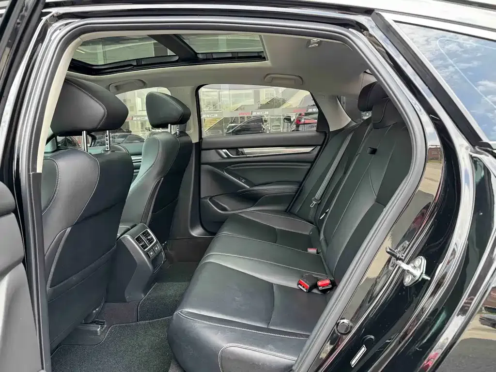 Honda Accord — фото 9