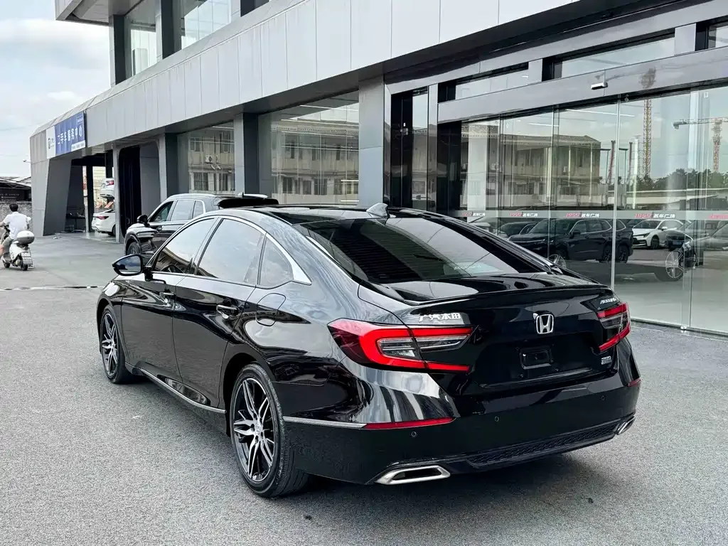 Honda Accord — фото 8