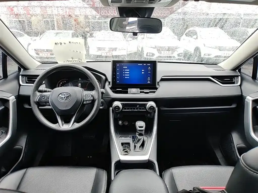 Toyota RAV4 — фото 10