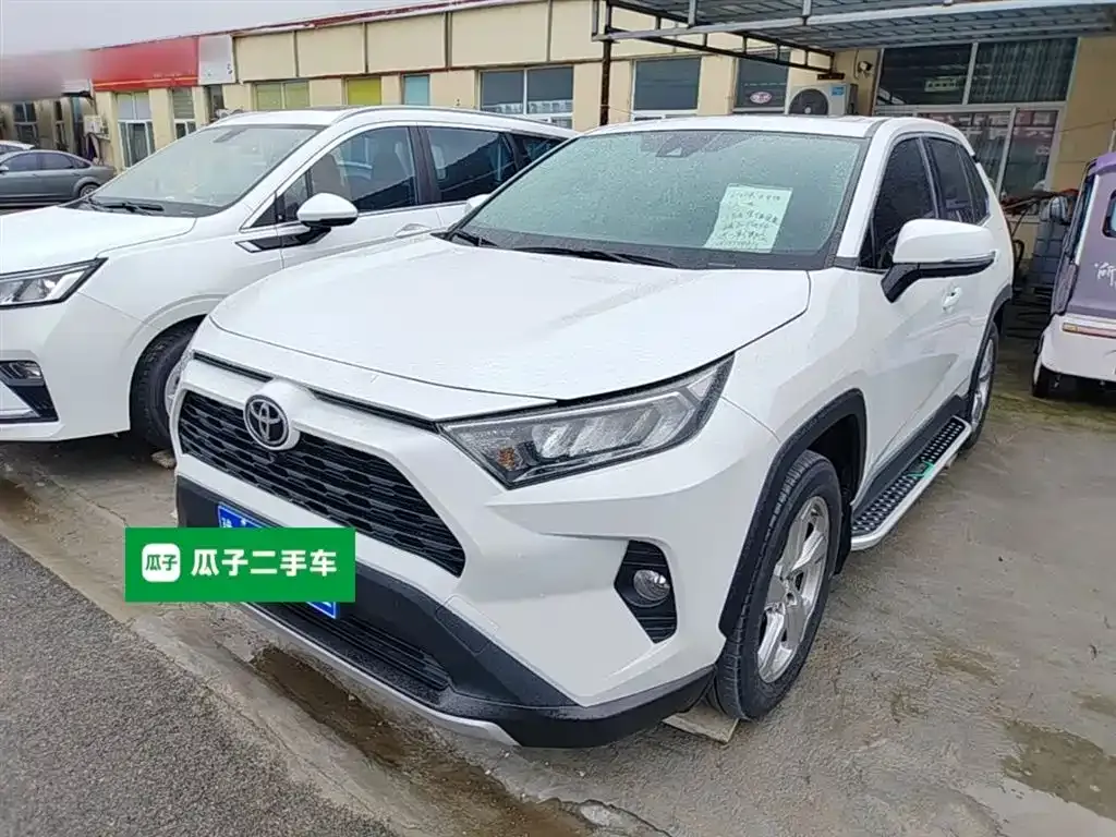 Toyota RAV4 — фото 8