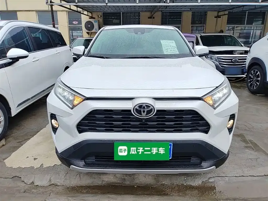 Toyota RAV4 — фото 4