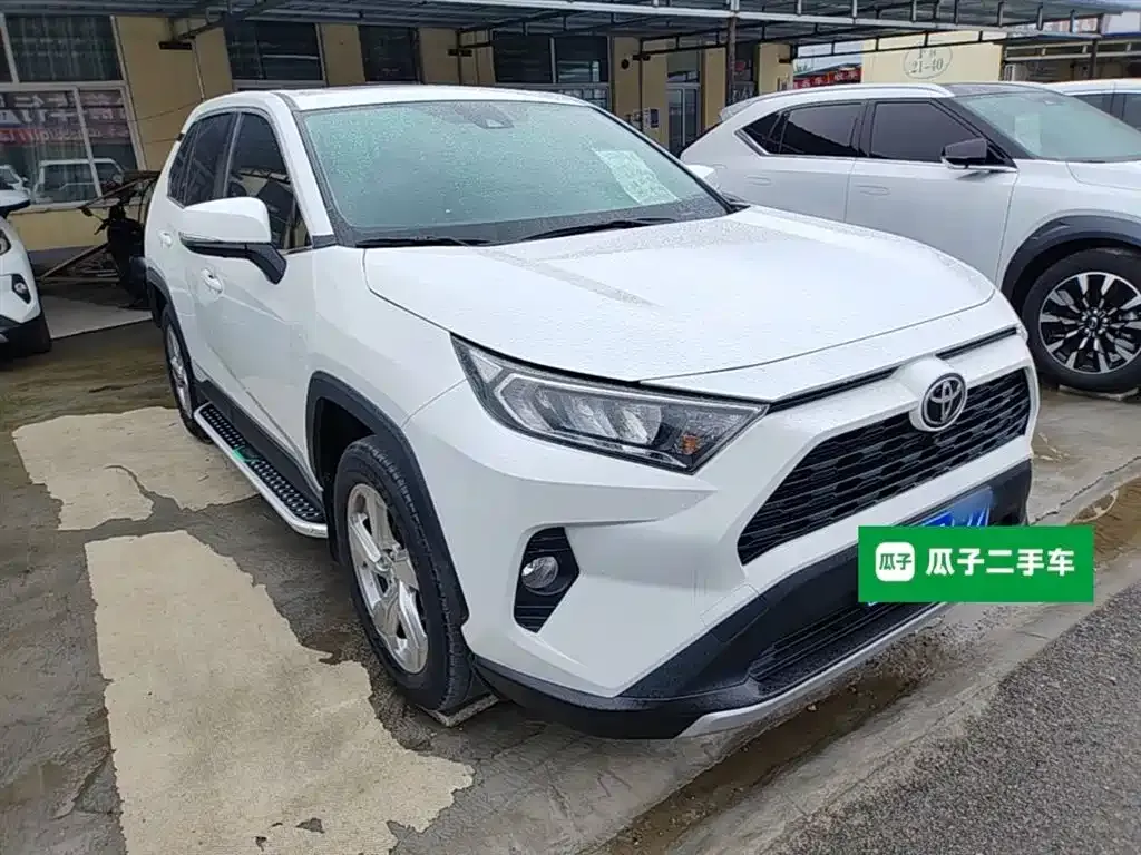 Toyota RAV4 — фото 3