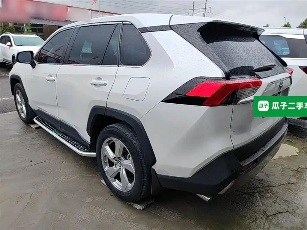 Toyota RAV4 — фото 7
