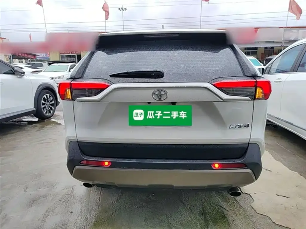 Toyota RAV4 — фото 2