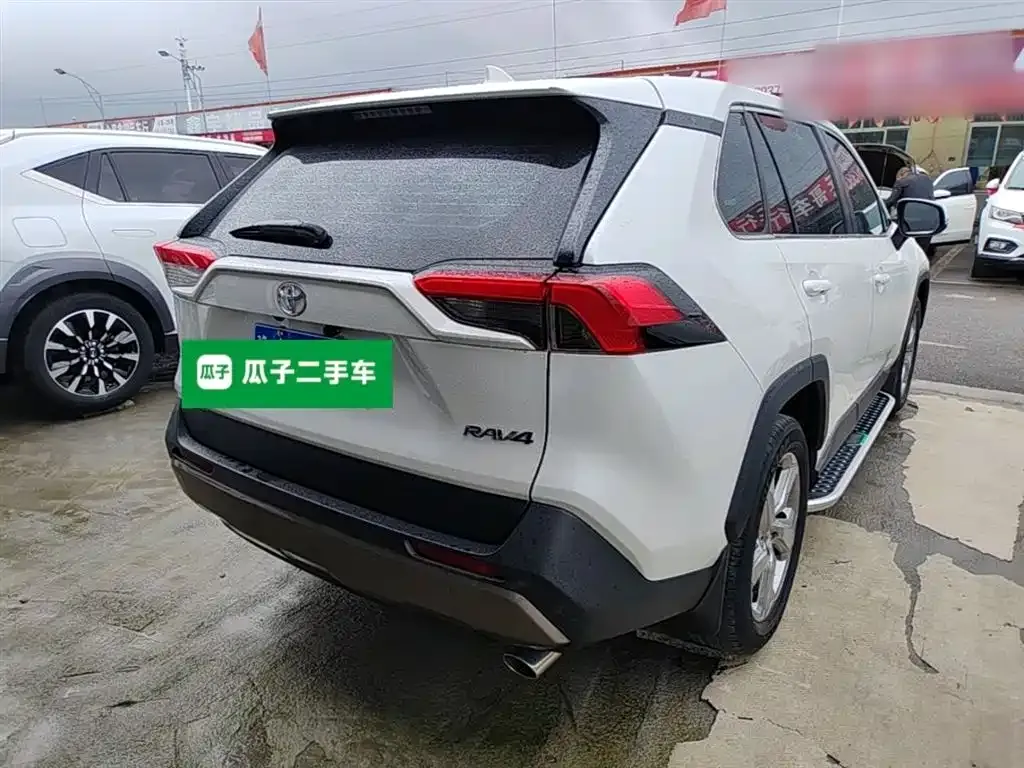 Toyota RAV4 — фото 5