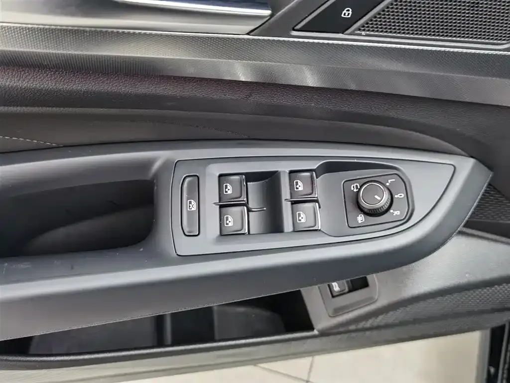 Volkswagen Passat — фото 7