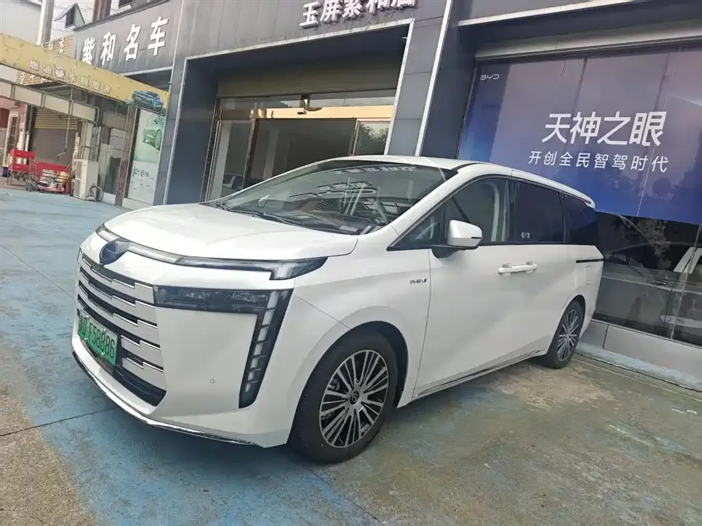 GAC Motor 传祺E8 PHEV — фото 9