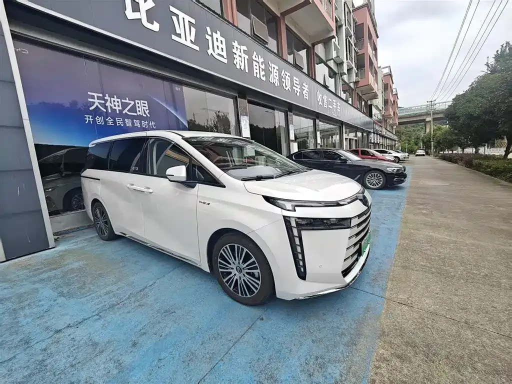 GAC Motor 传祺E8 PHEV — фото 4
