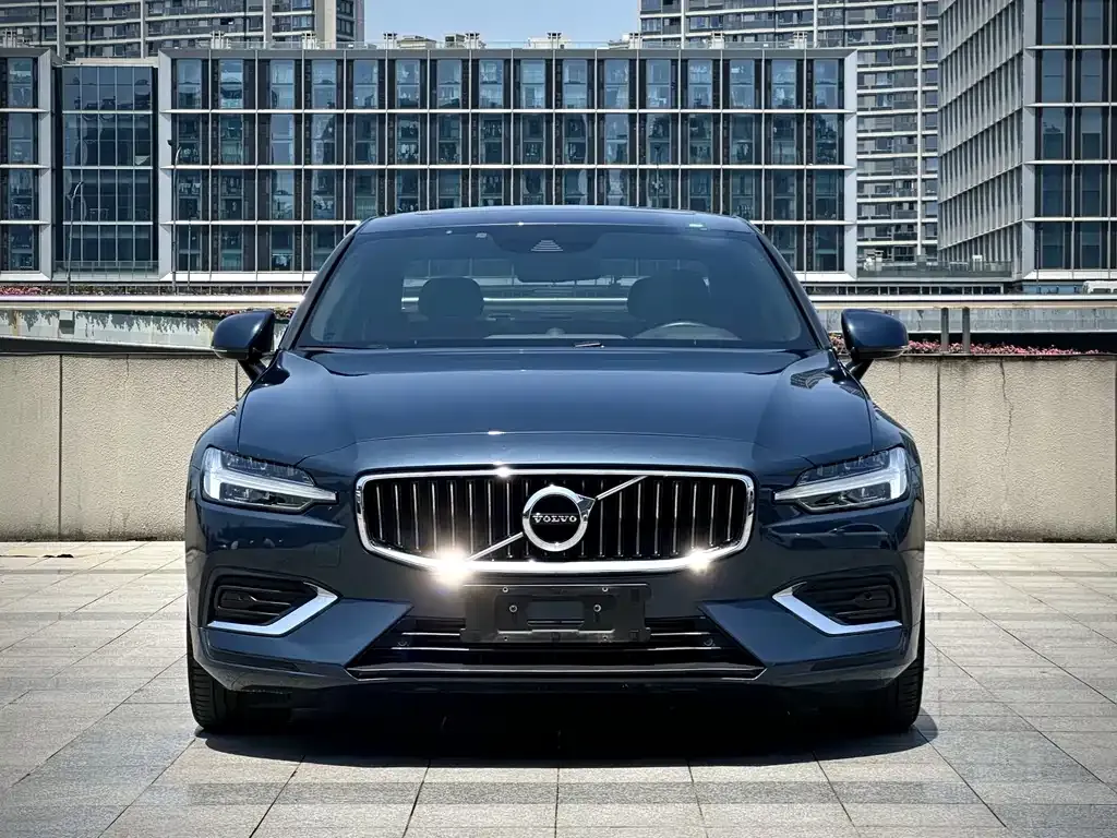 Volvo S60 — фото 5