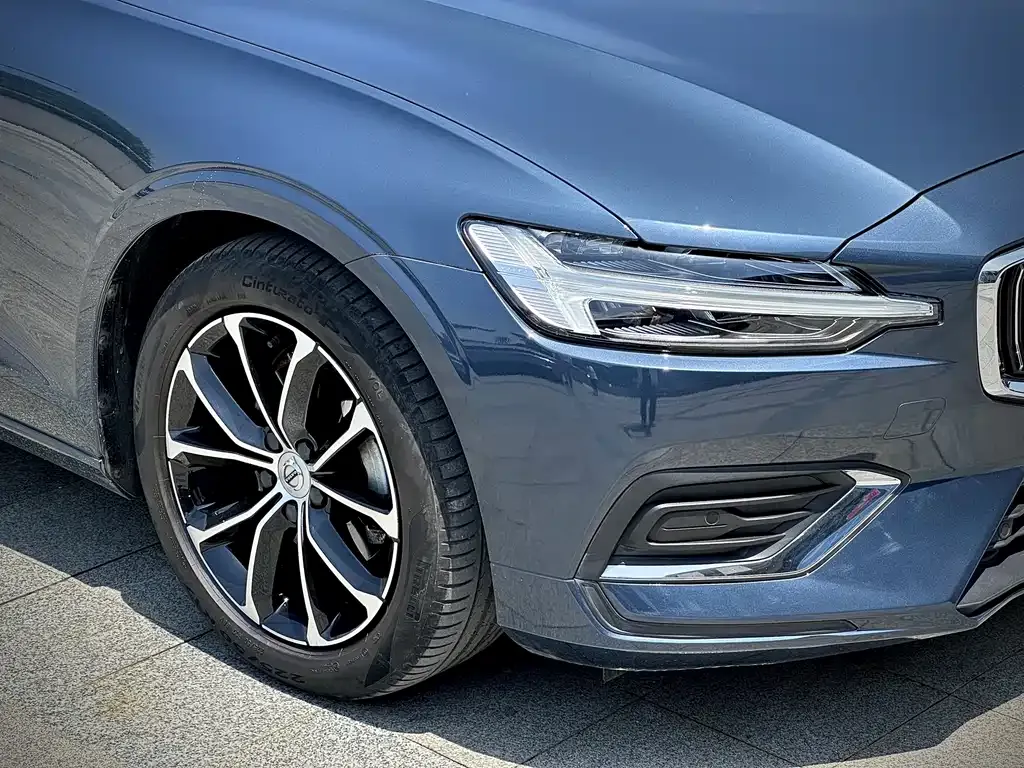 Volvo S60 — фото 7