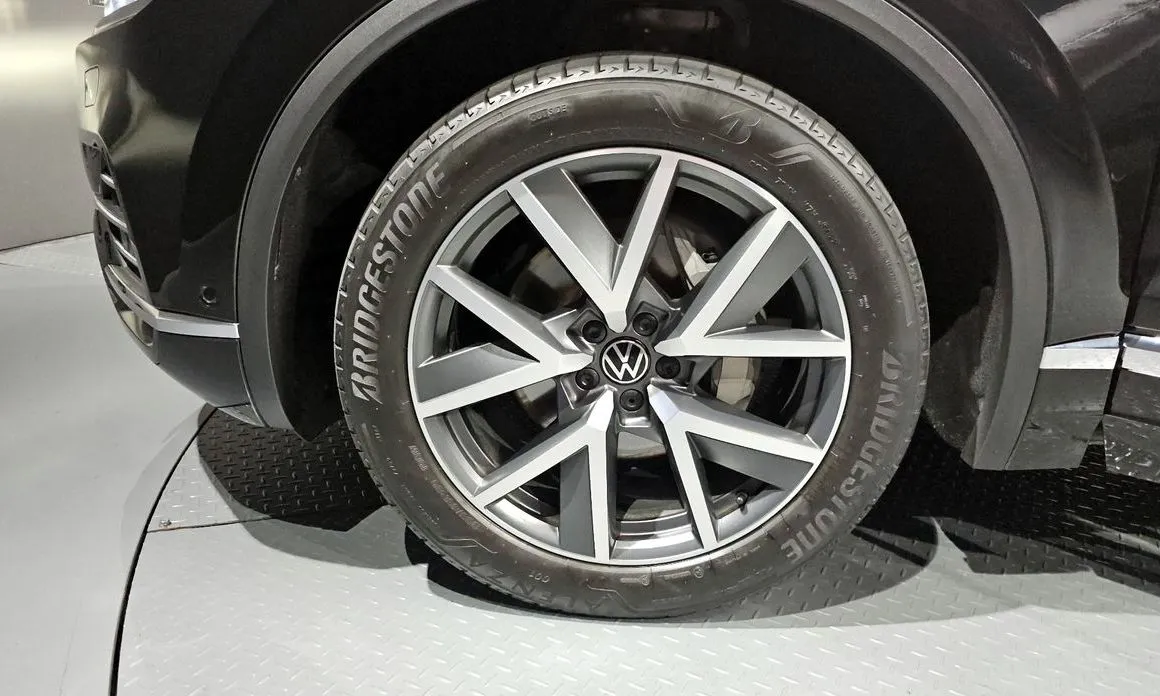 Volkswagen Touareg 2023 из KR, фото 4