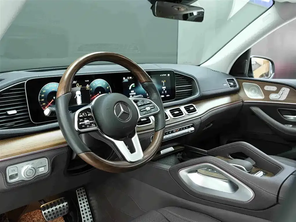 Mercedes-Benz GLS — фото 9