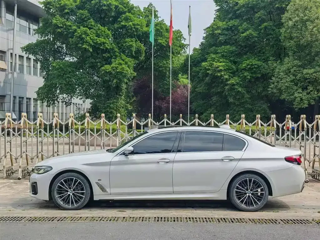 BMW 5 Series — фото 10