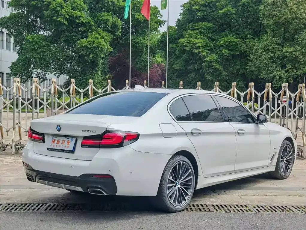 BMW 5 Series — фото 9