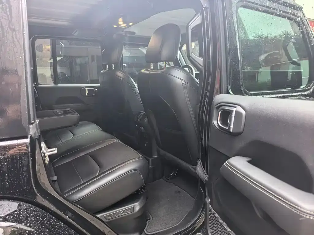 Jeep Wrangler PHEV 2022 из CN, фото 10