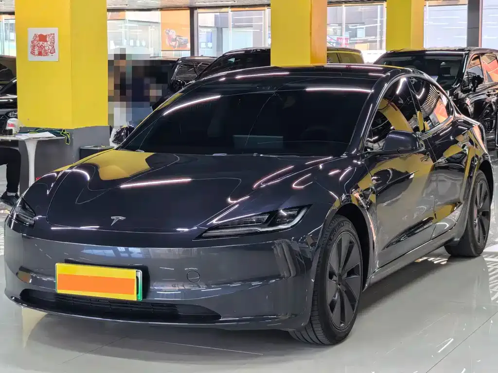Tesla Model 3 — фото 1