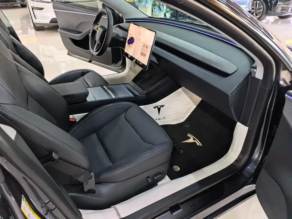 Tesla Model 3 — фото 8