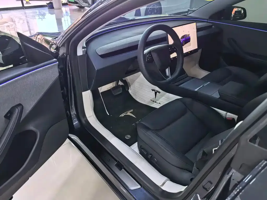 Tesla Model 3 — фото 3