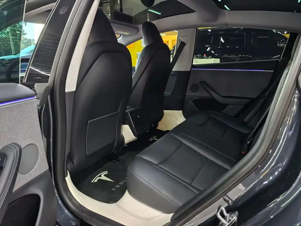 Tesla Model 3 — фото 10
