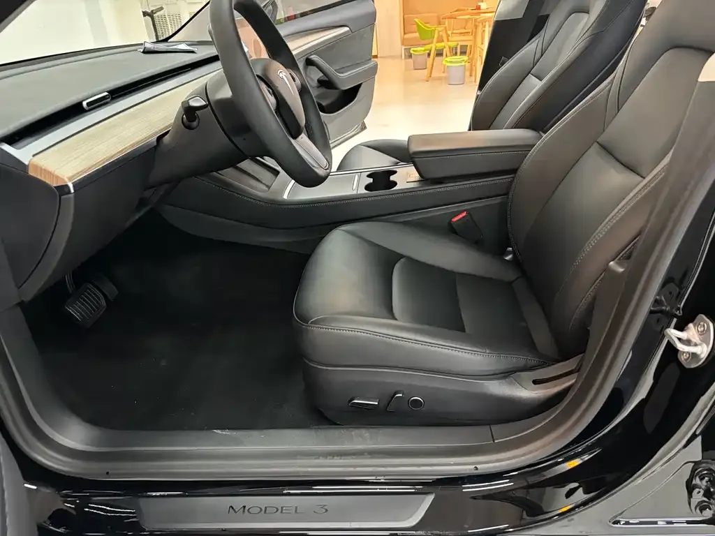 Tesla Model 3 — фото 8