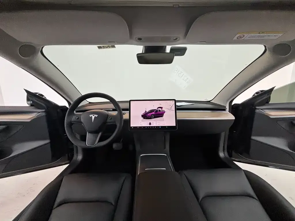 Tesla Model 3 — фото 2