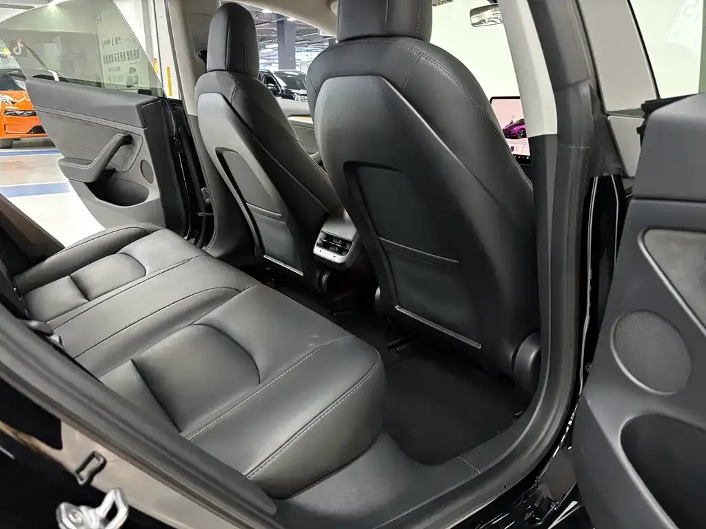Tesla Model 3 — фото 10