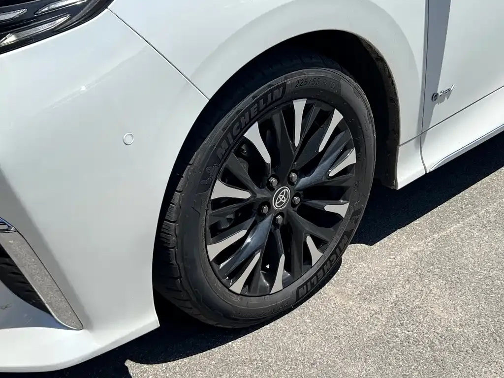 Toyota Alphard — фото 4