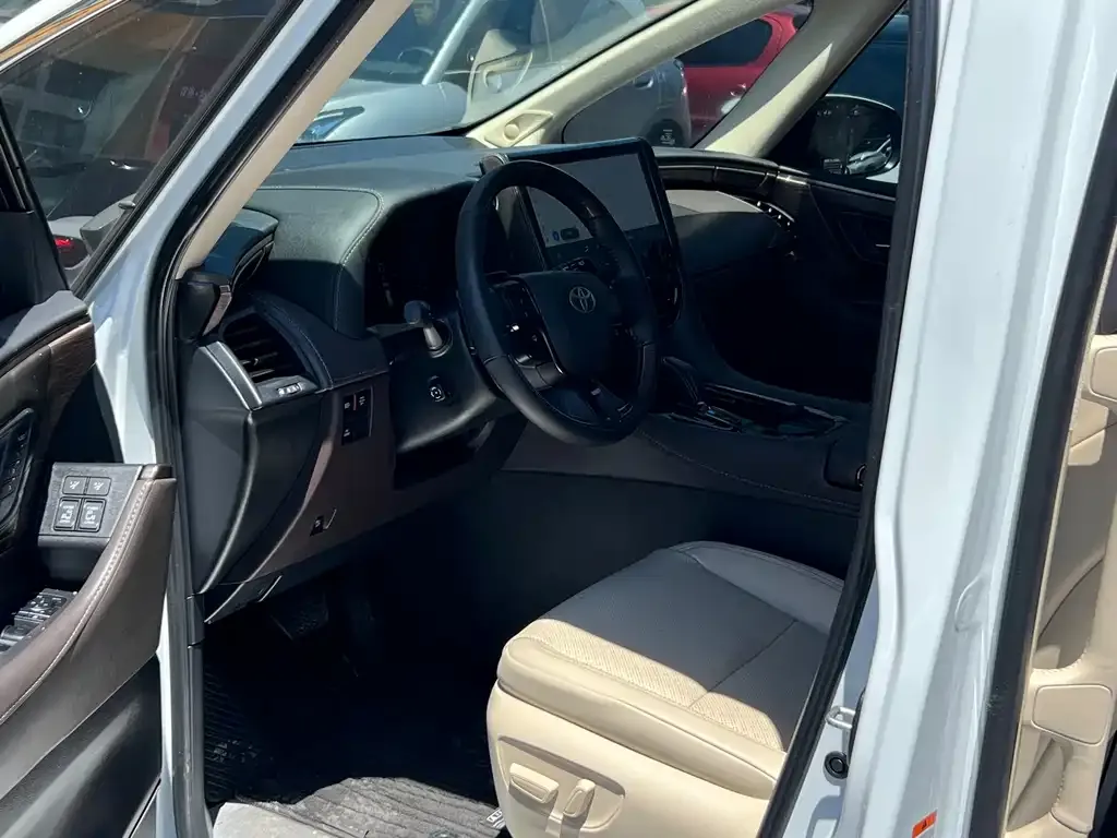 Toyota Alphard — фото 3