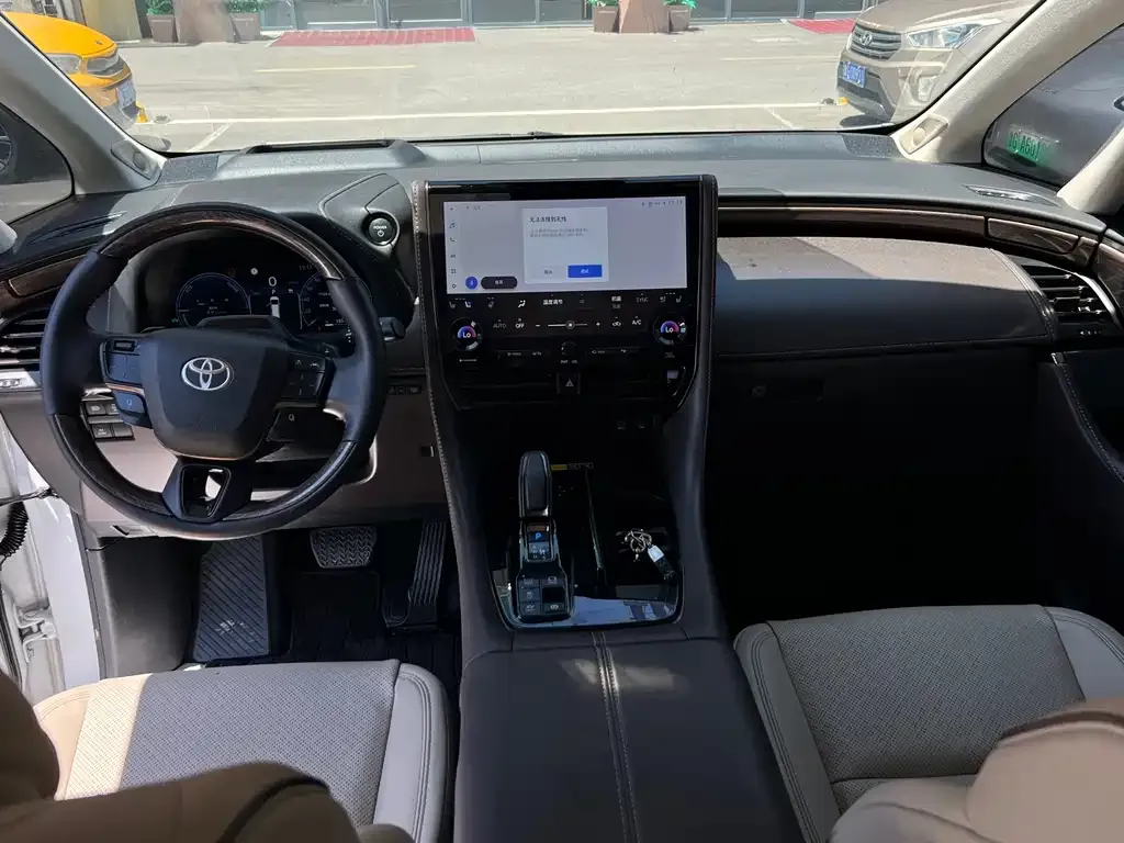 Toyota Alphard — фото 8