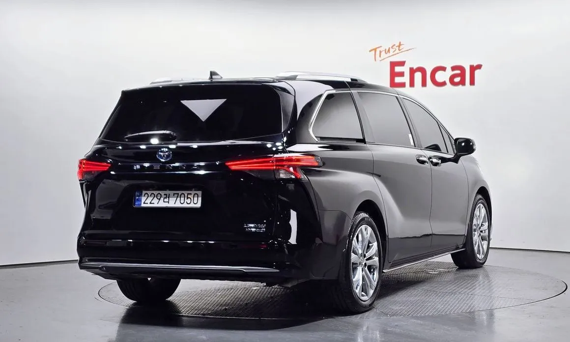 Toyota Sienna 2023 из KR, фото 3