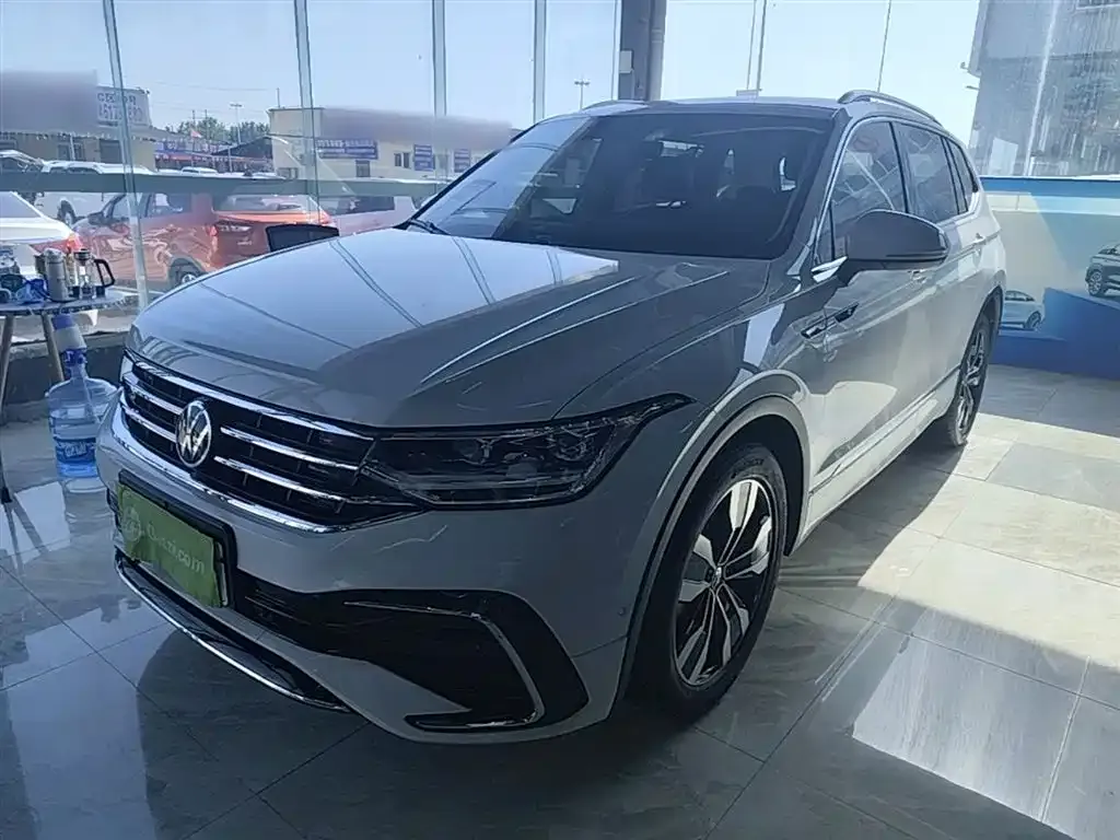Volkswagen Tiguan L — фото 3